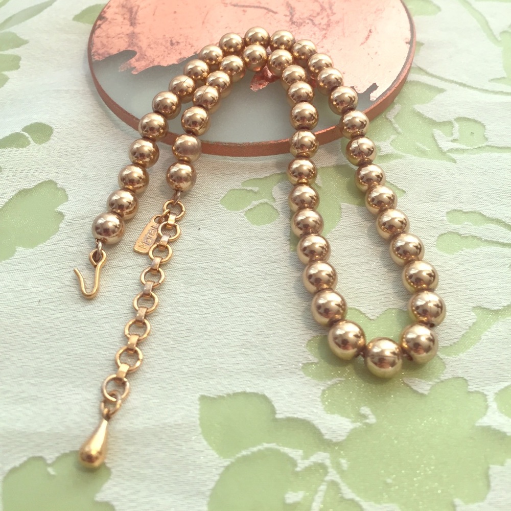 Gold pearl necklace